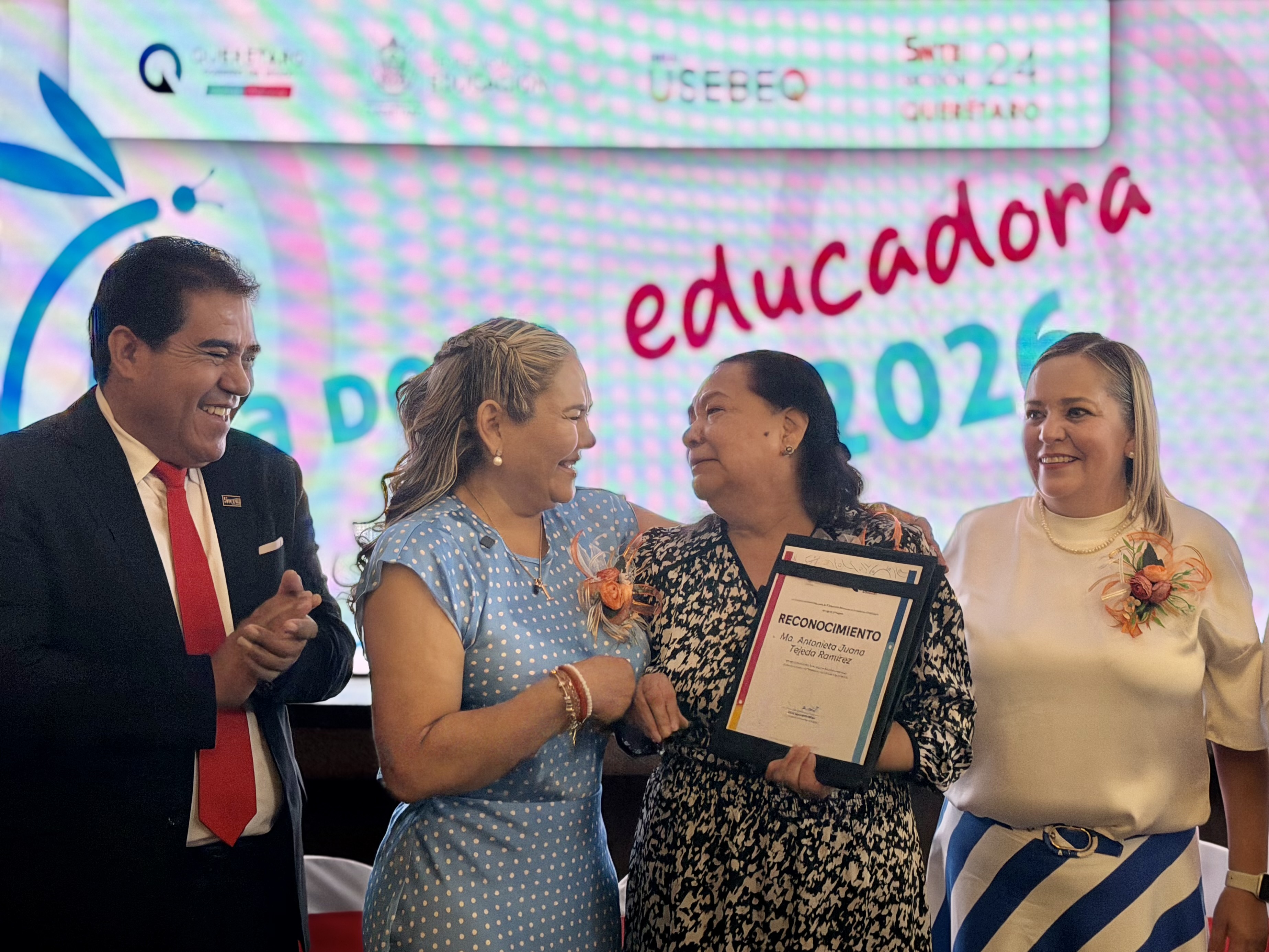 Reconoce USEBEQ labor de educadoras en su día