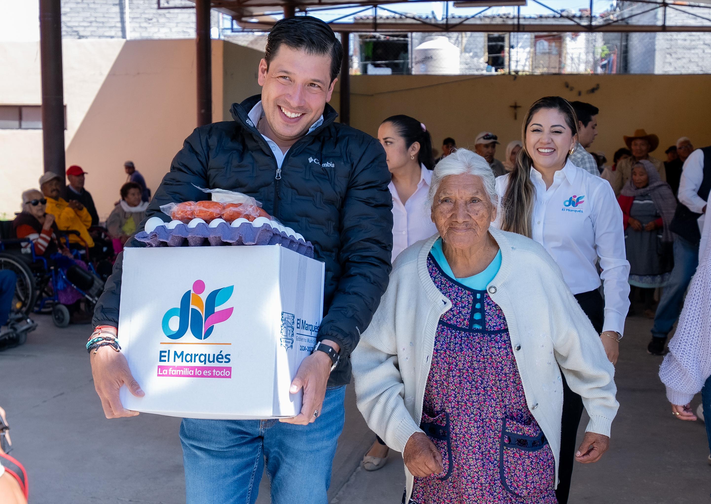 Entrega alcalde Rodrigo Monsalvo 5 mil despensas en comunidades marquesinas