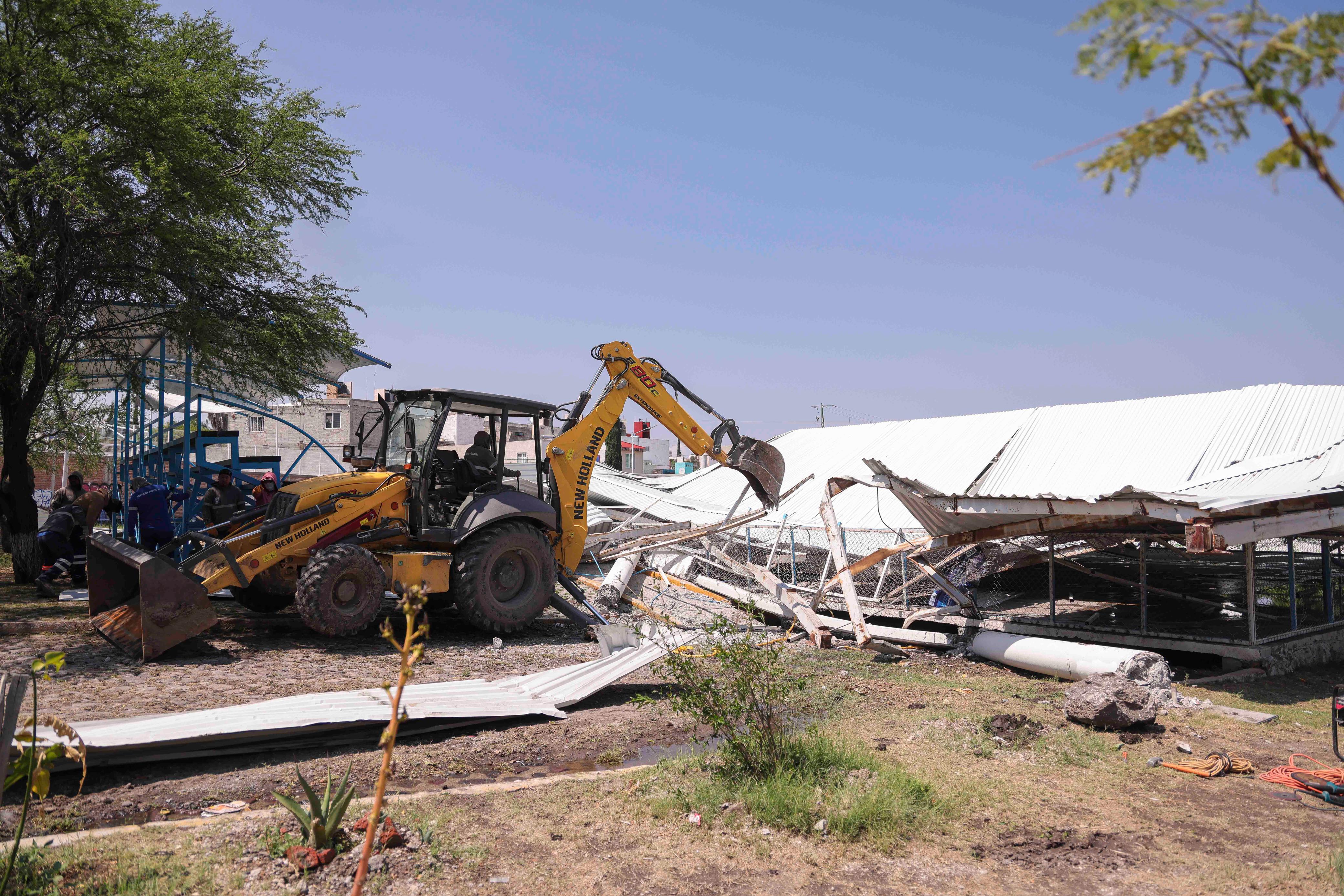 Anuncia Chepe reconstrucción de arcotecho colapsado por los fuertes vientos y lluvias