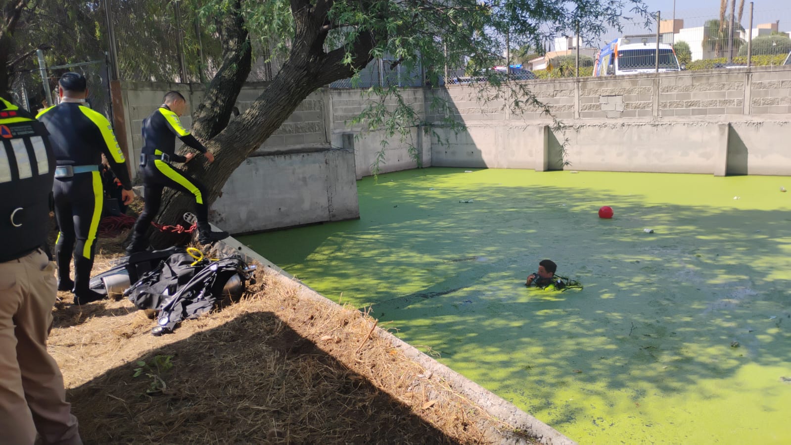 Protección Civil de Corregidora concluye labores de rescate en cárcamo de Puerta Real