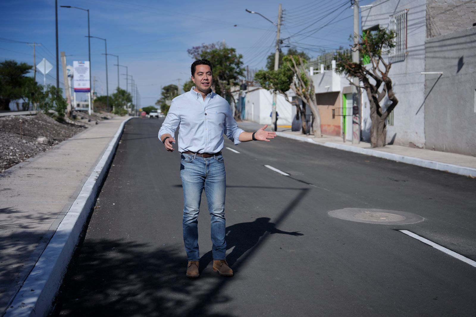 Entrega Felifer Macías rehabilitación integral de calle Concord en La Purísima