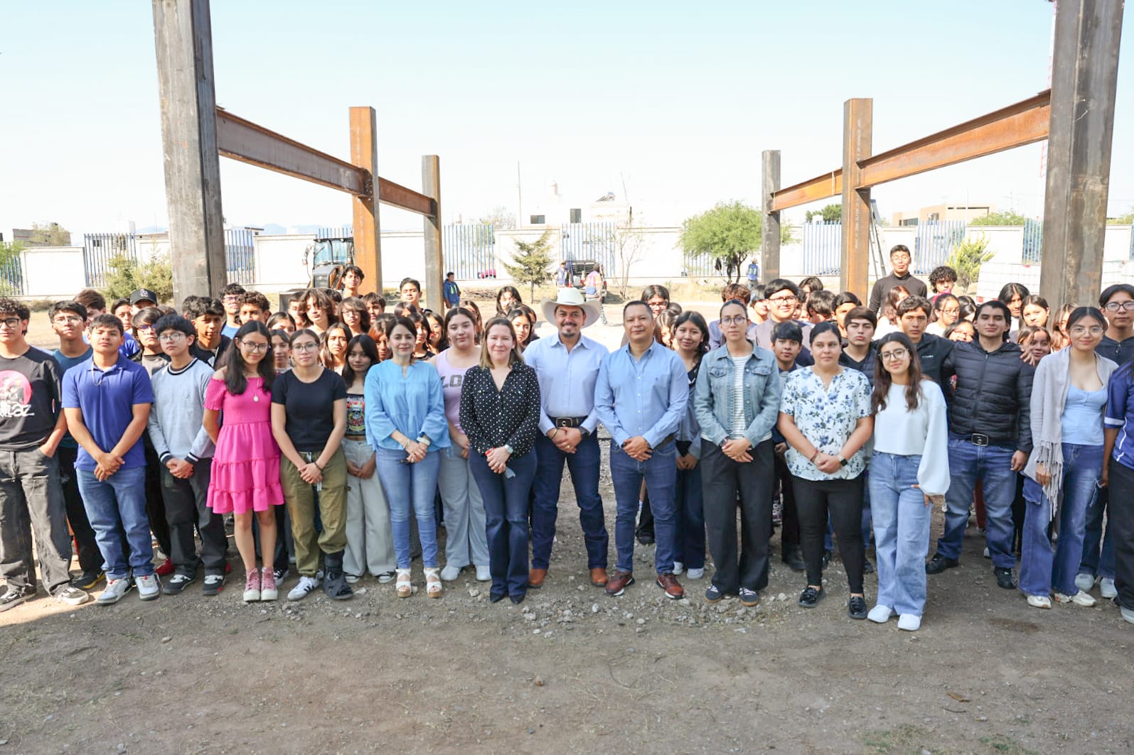 Coordinan esfuerzos Pedro Escobedo y UAQ en beneficio de la educación