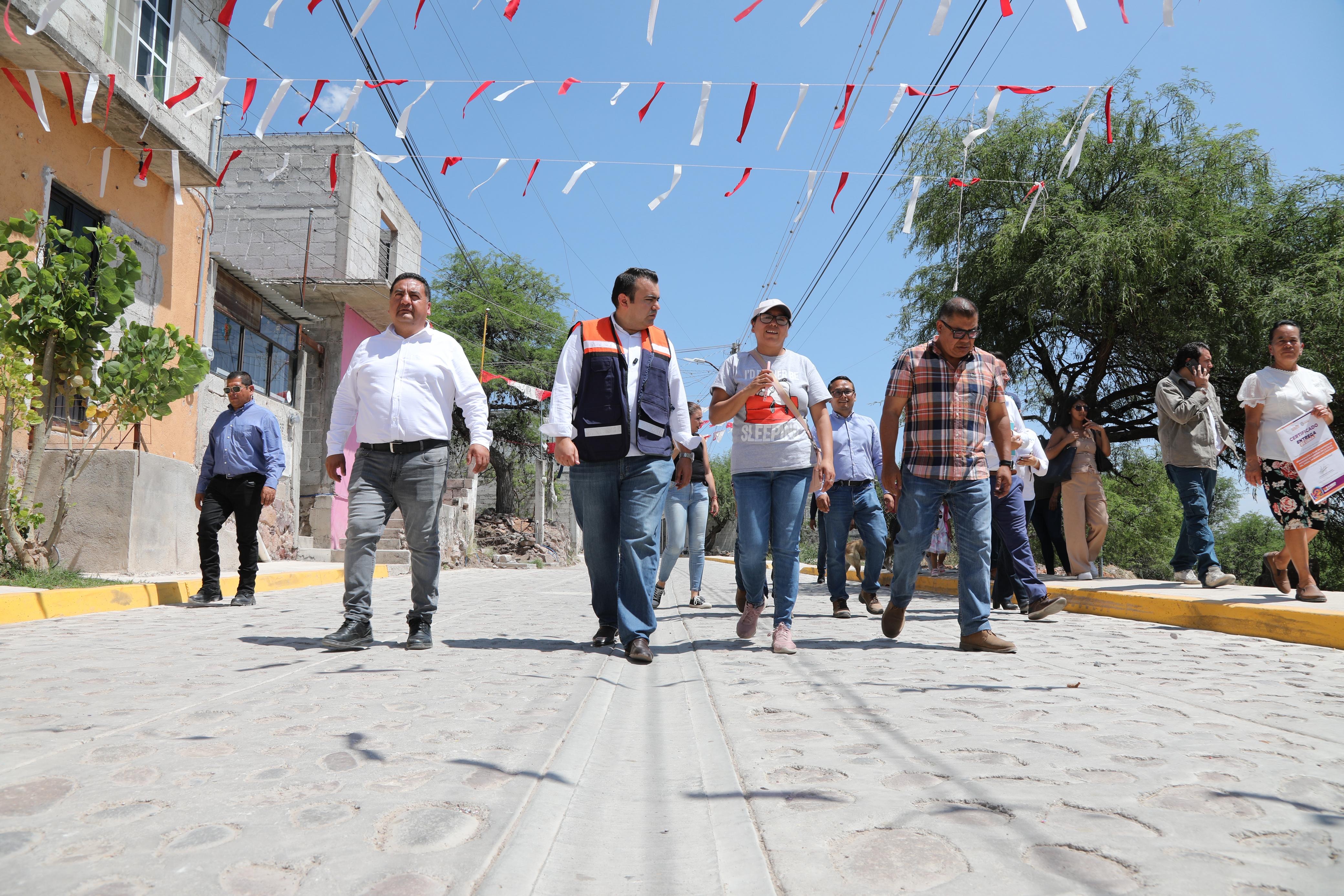 Alcalde Gaspar Trueba Aperturó la Urbanización de Calle en Las Crucitas