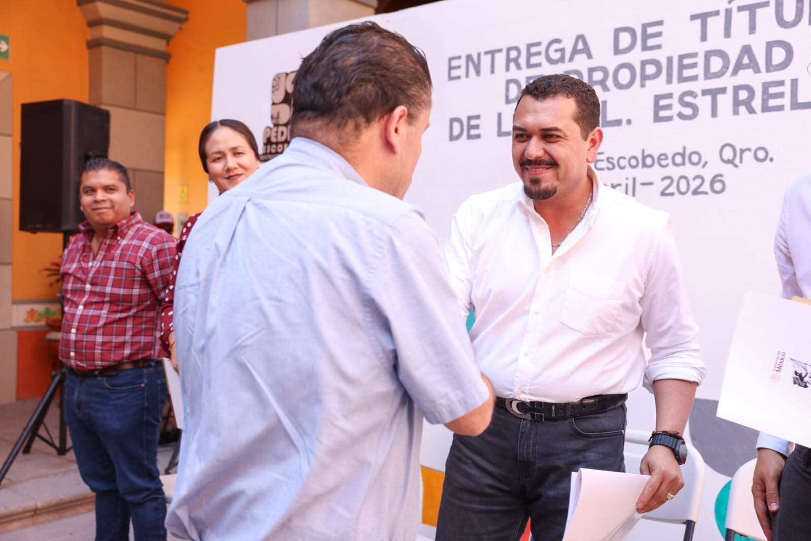 Entrega alcalde Beto Nava títulos de propiedad a familias escobedenses  