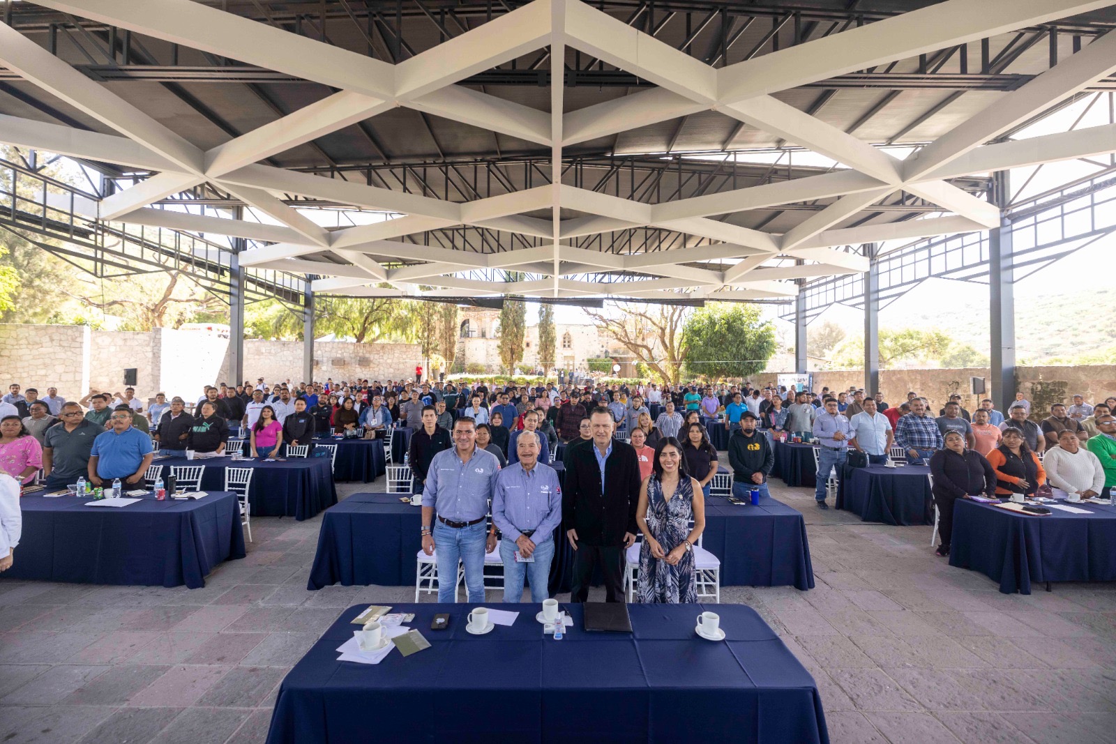 Sostiene Gobernador reunión con representantes del sector transporte y autopartes de la CTM