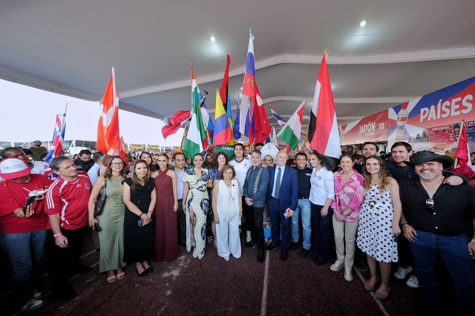 Inaugura Felifer Macías Festival de Comunidades Extranjeras edición pambolera